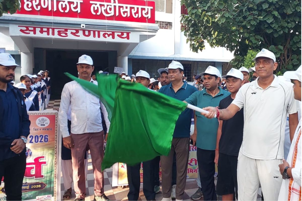 33 वर्ष का हुआ लखीसराय जिला, प्रभात फेरी से शुरू हुए स्थापना दिवस समारोह, डीएम ने किया पौधारोपण 1 Untitled Design 10 3