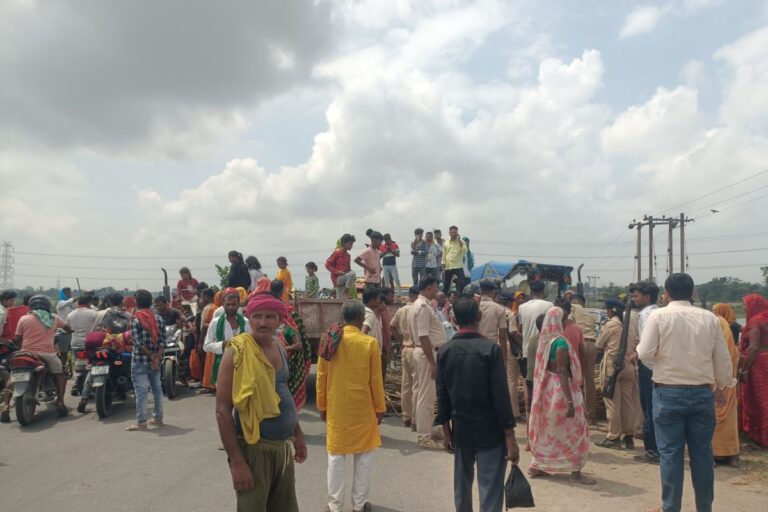 नदी में तैरता मिला लापता महिला का शव: परिजनों ने जताया जमीन विवाद में हत्या का शक