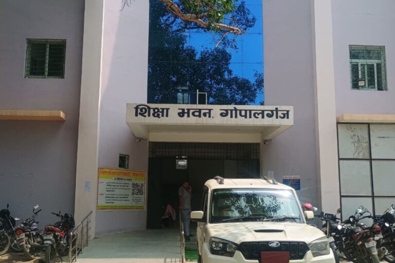 चार कमरों में 555 छात्रों की हो रही थी पढ़ाई, अब दो शिफ्ट में चलेगी क्लास, जानिए क्या है समय-सारणी
