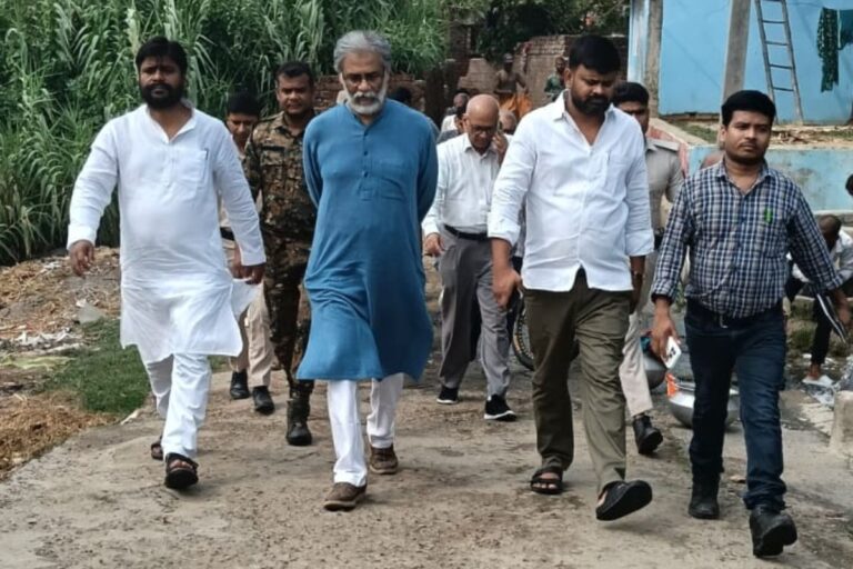 झुनकिया बाबा मंदिर मॉब लिंचिंग कांड: माले महासचिव दीपांकर भट्टाचार्य पहुंचे पीड़ित परिवार से मिलने, जांच को लेकर उठी हाईकोर्ट निगरानी की मांग