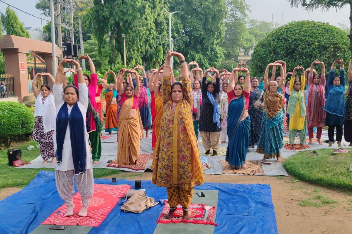 बिहारशरीफ के सुभाष पार्क में सुबह-सुबह योग से बदल रही महिलाओं की जीवनशैली, योग से बढ़ रही स्वास्थ्य जागरूकता 3 Untitled Design 2026 07 03T112302.963