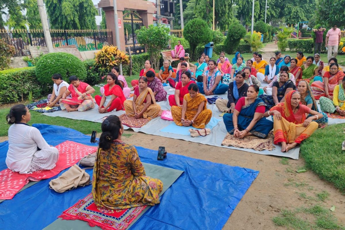 बिहारशरीफ के सुभाष पार्क में सुबह-सुबह योग से बदल रही महिलाओं की जीवनशैली, योग से बढ़ रही स्वास्थ्य जागरूकता 1 Untitled Design 2026 07 03T112326.833