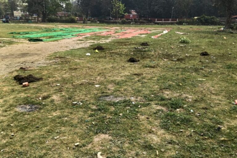 बरौनी का ऐतिहासिक रेलवे मैदान बदहाल, रेल प्रशासन पर लापरवाही का आरोप