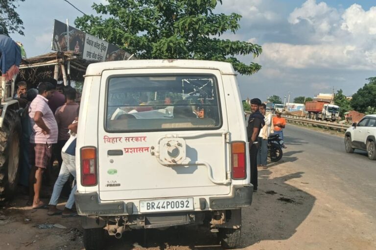 बक्सर में सीओ की सरकारी गाड़ी हादसे का शिकार, चालक और अमीन घायल