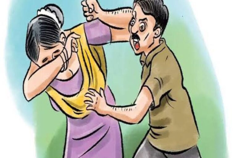 नवादा में सूखे नशे का कहर, नशेड़ी का बीच सड़क पर  हाईवोल्टेज ड्रामा, राहगीर महिला से मारपीट