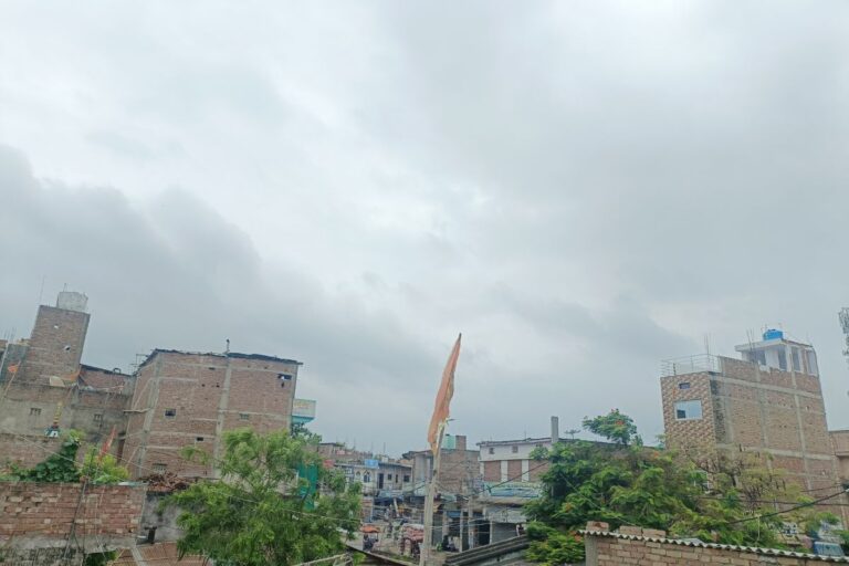 बेगूसराय में मौसम ने ली करवट, सुबह से छाए घने बादल, तेज हवाओं ने सुहाना किया वातावरण