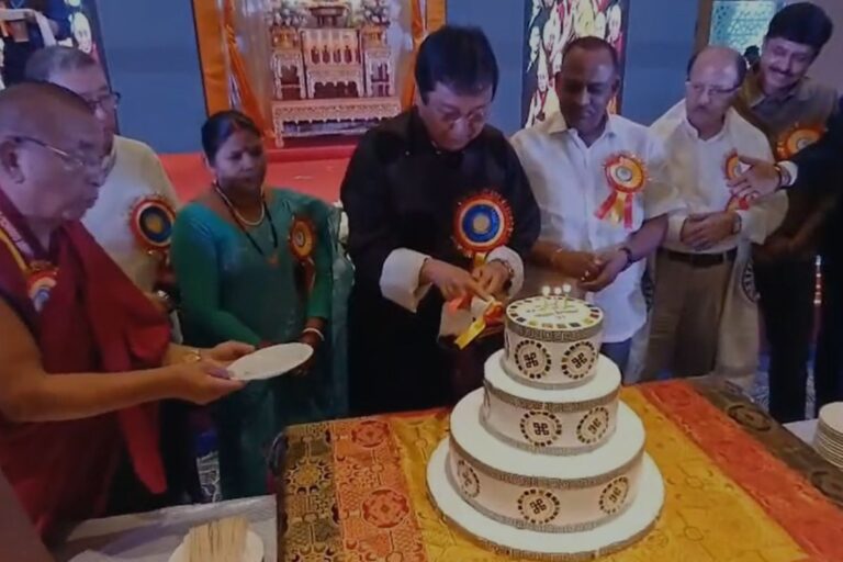बोधगया में धूमधाम से मना दलाई लामा का 91वां जन्मोत्सव, विश्व शांति व भाईचारे का गूंजा संदेश