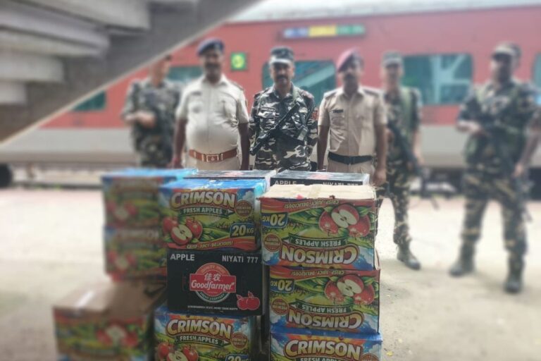 जोगबनी SSB व GRP की संयुक्त कार्रवाई, 288 किलो विदेशी सेब जब्त