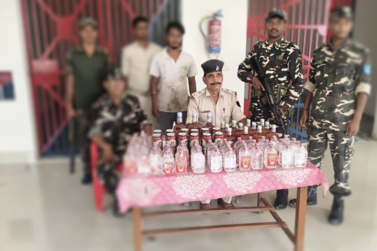 कुकुरवा में SSB व पुलिस की छापेमारी, शराब की खेप संग युवक गिरफ्तार