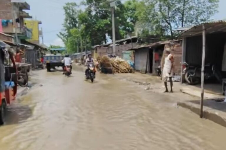 एक रात की बारिश ने खोली जलनिकासी व्यवस्था की पोल, सैदपुर-सुकटिया बाजार में जलजमाव