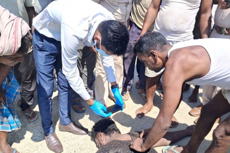 लाश को बीच में बिठाकर घूमते रहे कातिल,  पूर्णिया-कटिहार बॉर्डर पर मिला अज्ञात शव