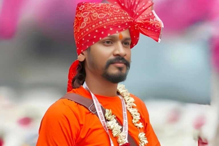 12 ज्योतिर्लिंग व 4 धाम की पैदल यात्रा पर निकला कहलगांव का अनुपम, उत्तरवाहिनी गंगा से आज भरेगा संकल्प