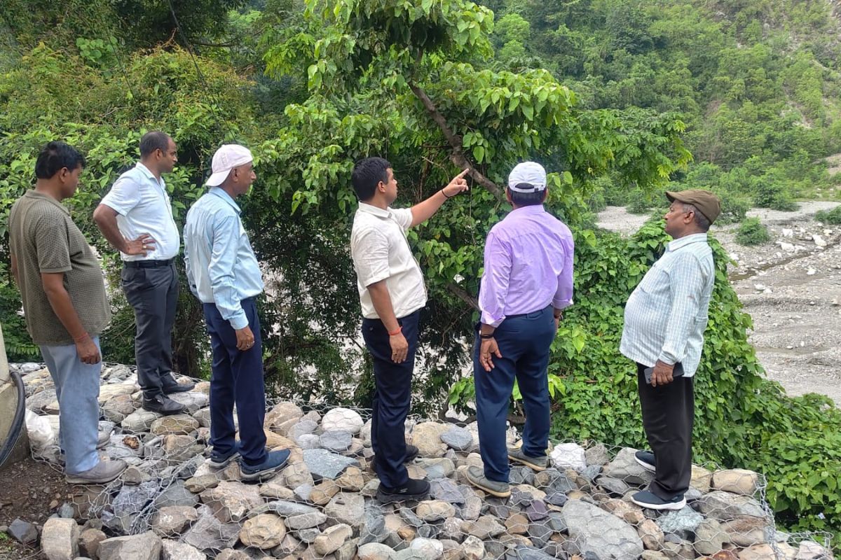 कोसी के नेपाली तटबंध पर टला खतरा, डीएम सावन कुमार ने खुद संभाली कमान 1 Kosi River Inspection