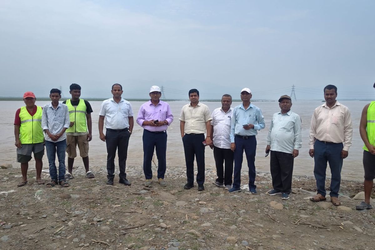 कोसी के नेपाली तटबंध पर टला खतरा, डीएम सावन कुमार ने खुद संभाली कमान 3 Kosi River Inspection