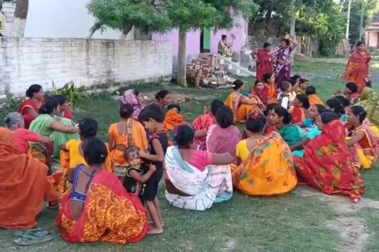 अमदाबाद के बुढ़ी मां मंदिर में उमड़ी महिला श्रद्धालुओं की भीड़: सुख-समृद्धि के लिए की विशेष पूजा-अर्चना