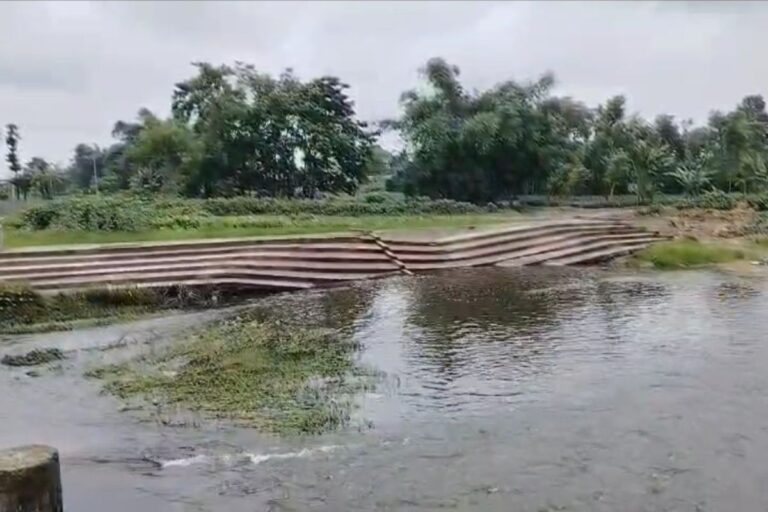 दो साल भी नहीं टिक पाया 13.76 लाख का छठ घाट, निर्माण कार्य की गुणवत्ता पर उठे गंभीर सवाल