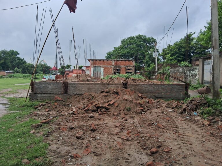 जमीन विवाद सुलझने के बाद मुरादपुर में स्कूल भवन और पंचायत सरकार भवन का निर्माण फिर शुरू