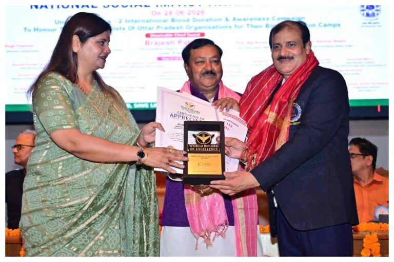 रक्तदान की मुहिम ने दिलाई वैश्विक पहचान, चंपारण के समाजसेवी  दिलीप दुबे को इंग्लैंड से मिला अंतरराष्ट्रीय सम्मान