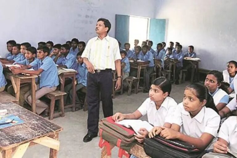 बिहार में शिक्षक अगर 3 दिन देरी से पहुंचे स्कूल तो कटेंगे पैसे, ऑनलाइन हाजिरी पर भी नया अपडेट