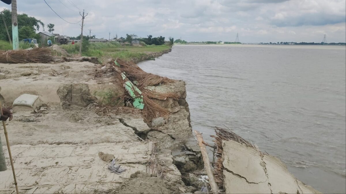 खगड़िया में कोसी का कहर,6 घर नदी में समाए,ग्रामीण बोले-नहीं जागा प्रशासन तो बह जाएगा गांव 4 Dada8A8E 28Fd 4C33 85D0 2D9244446De8