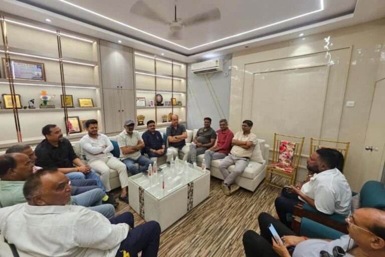 देवघर: सीओ की कार्यशैली पर भड़के बिल्डर्स-चेंबर, LPC और रजिस्ट्री प्रक्रिया पर उठाए सवाल