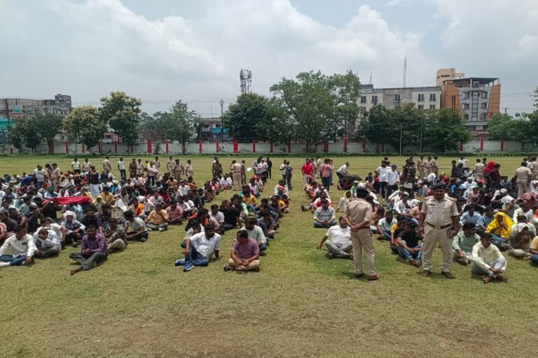 झारखंड में पहली बार धनबाद पुलिस की पहल: 700 दागियों की कराई गई परेड, अच्छा नागरिक बनने की दिलाई शपथ