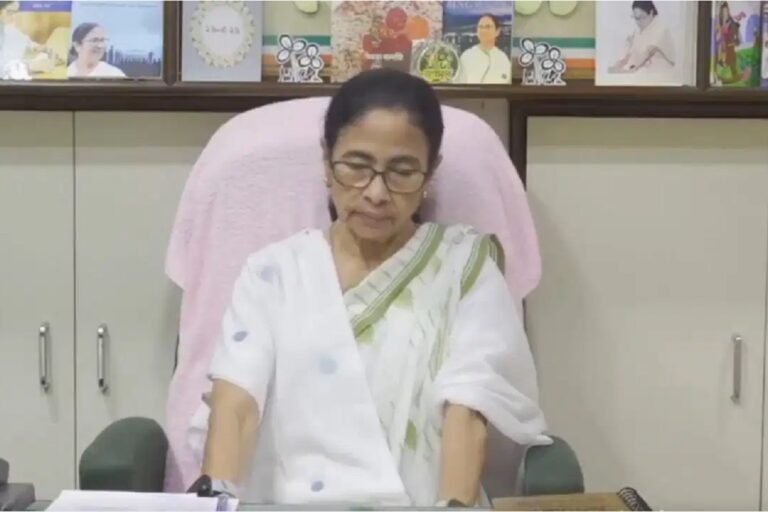ममता बनर्जी ने भाजपा सरकार पर लगाये कई आरोप, कहा- मुझे हाउस अरेस्ट कर रखा है