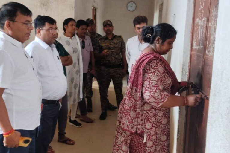 गुमला: भरनो कस्तूरबा आवासीय स्कूल के हॉस्टल में छात्रा ने की आत्महत्या, परिजनों का रो-रोकर बुरा हाल