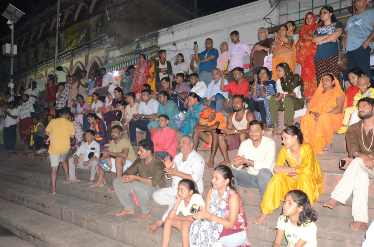देवघर में काशी जैसा नजारा: शिवगंगा तट पर भव्य महाआरती शुरू, हफ्ते में 2 दिन आयोजन 4 Image 175