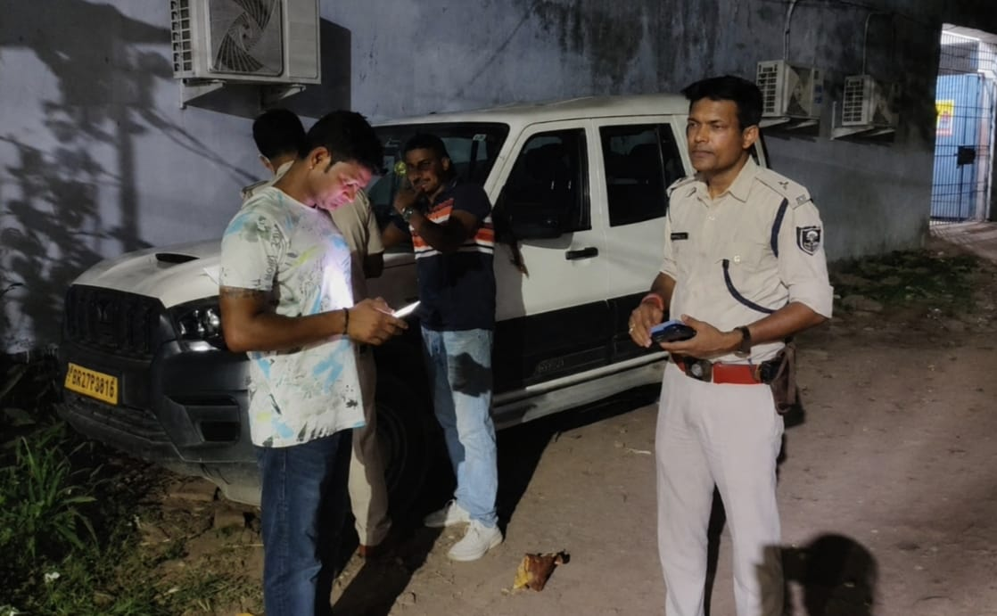 नवादा में पति ने पत्नी की चाकू मारकर की हत्या, बहन को बचाने पहुंचे साले पर भी किया जानलेवा हमला 1 Image 192