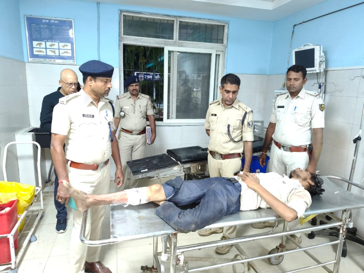आरा में कोर्ट से गवाही देकर लौट रहे चाचा-भतीजा पर फायरिंग, चाचा की मौत, भतीजा गंभीर रूप से घायल 3 Image 60