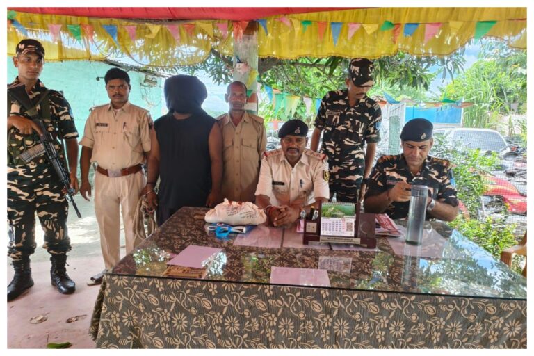 प्रतिबंधित कोडीन सिरप व नाइट्राजेपाम टैबलेट के साथ भारत-नेपाल सीमा पर एक तस्कर गिरफ्तार