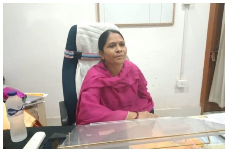 कुढ़नी की नई अंचलाधिकारी बनीं नीलम कुमारी, पदभार संभालते ही दिए सख्त निर्देश