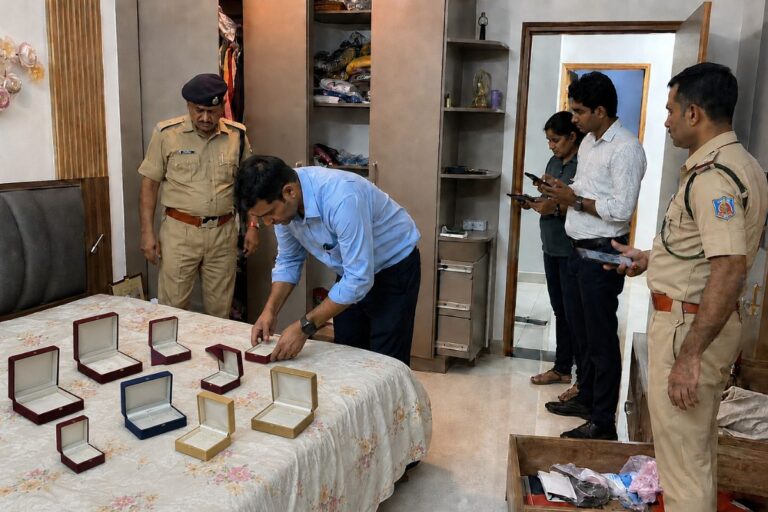 रांची के डार्लिंग अपार्टमेंट में दिनदहाड़े चोरी, 20 लाख के जेवर लेकर फरार हुए बदमाश