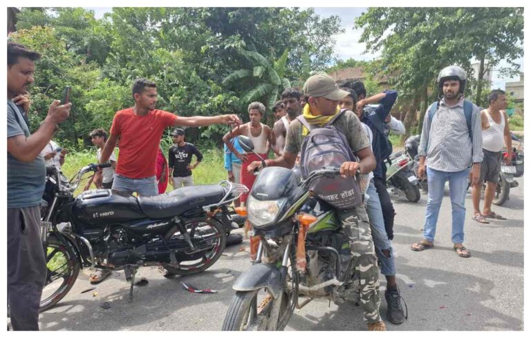शिवहर के सलेमपुर चौक पर दो बाइकों की भीषण टक्कर, युवक की हालत गंभीर