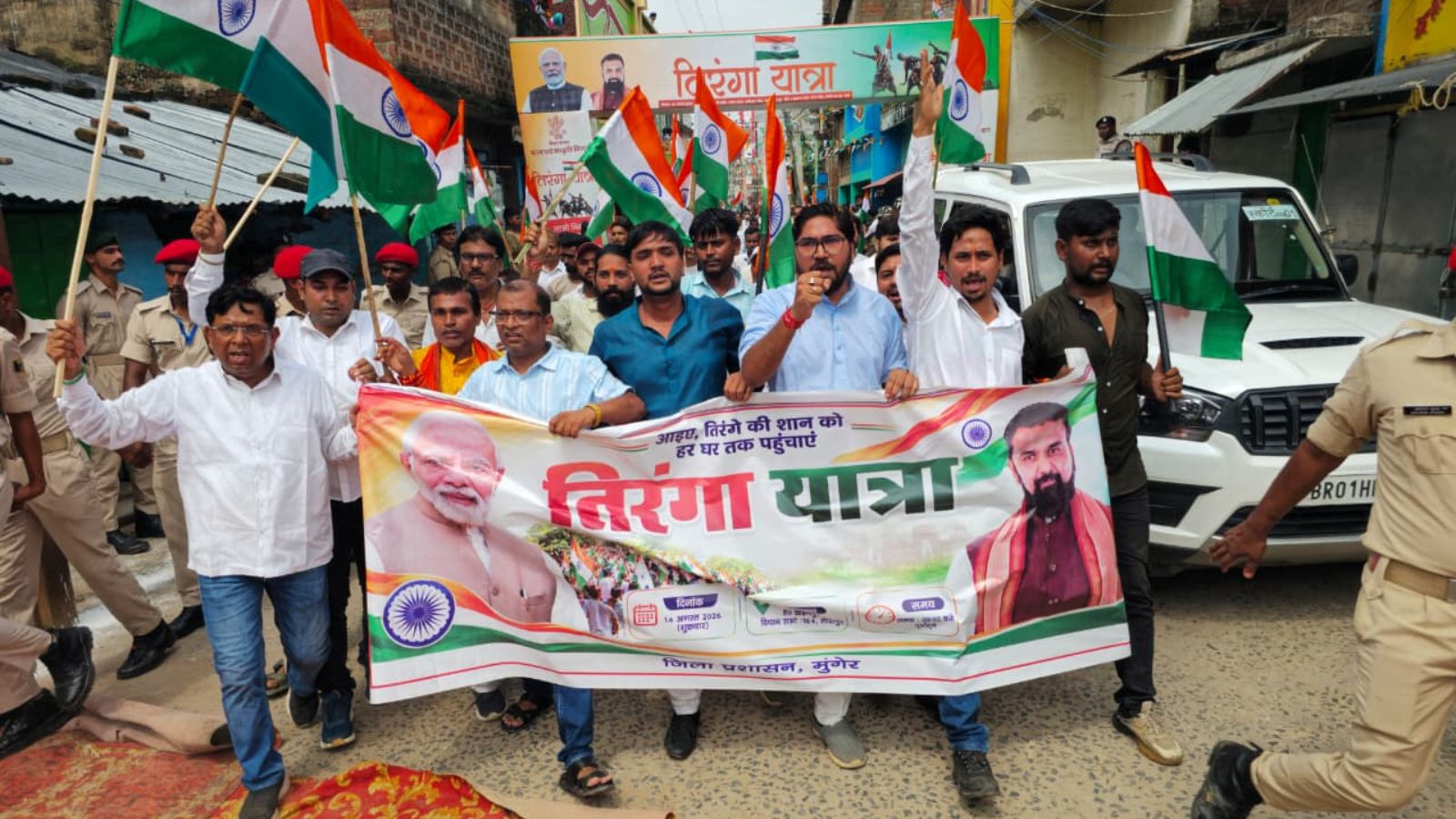 हवेली खड़गपुर में हाथों में तिरंगा लेकर 1.2 किमी पैदल चले CM, बच्चों से लेकर बुजुर्गों तक दिखा देशभक्ति का जोश