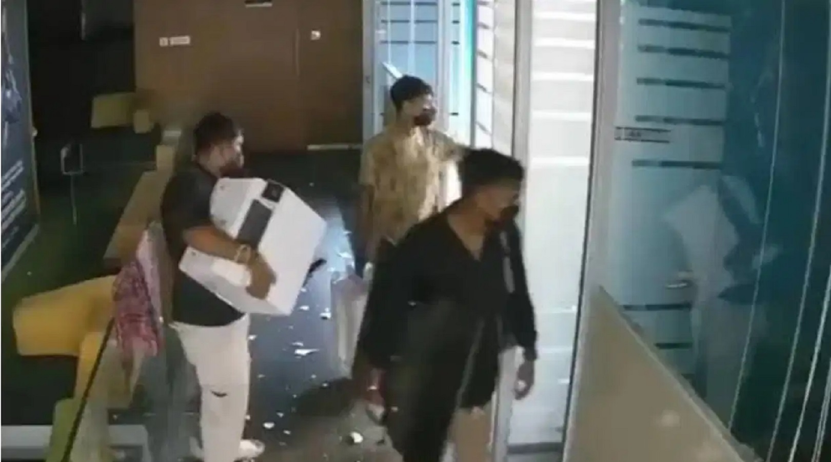 अभिषेक बनर्जी के कार्यालय पर हमला, हथियारबंद लोगों ने कर्मचारियों को पीटा