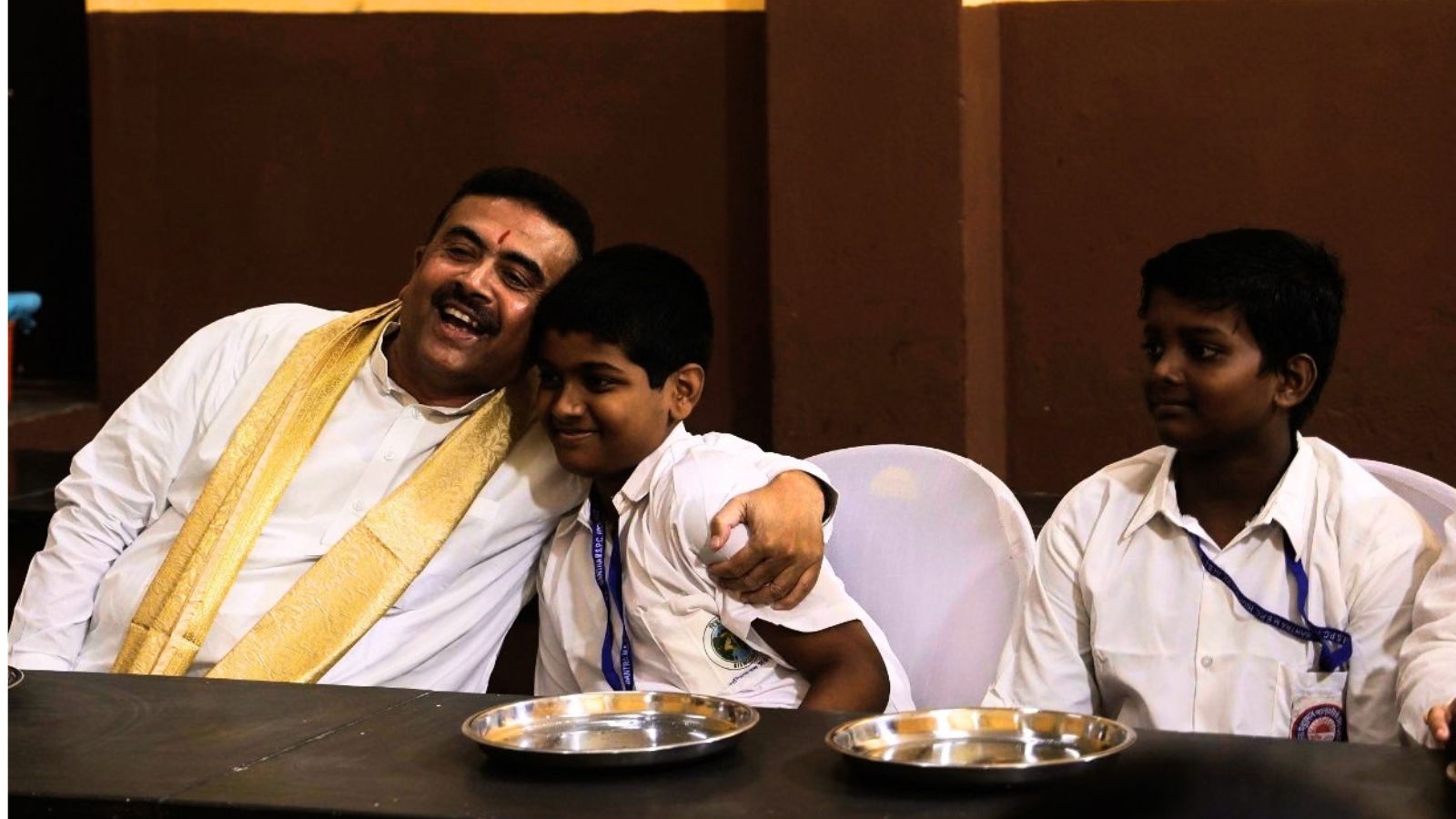 Suvendu Adhikari Mid Day Meal With Students Howrah West Bengal News.jpg