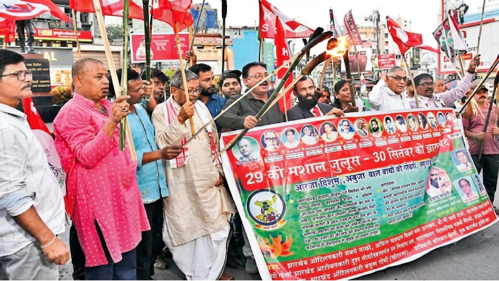 झारखंड बंद आज: आंदोलनकारियों की मांगों को लेकर निकला मशाल जुलूस, रांची में हाई अलर्ट