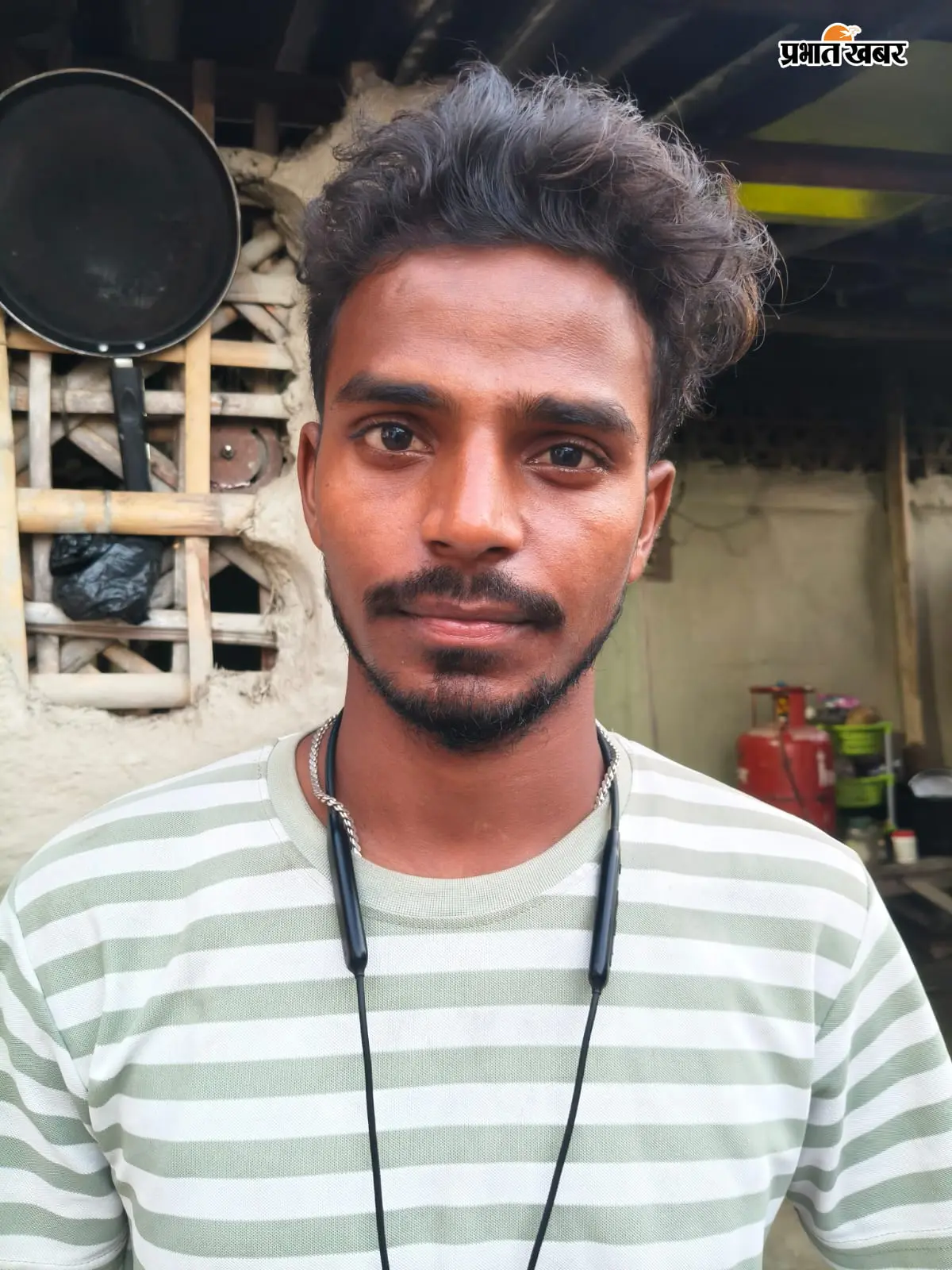 1. बरेटा गांव बकरी बांटती साथी संस्था एनजीओ की इंग्लैंड की युवती 2. नामित का फाइल फोटो 3. इंग्लैंड की युवती के साथ नमित कुमार वायरल वीडियो | Prabhat Khabar Network