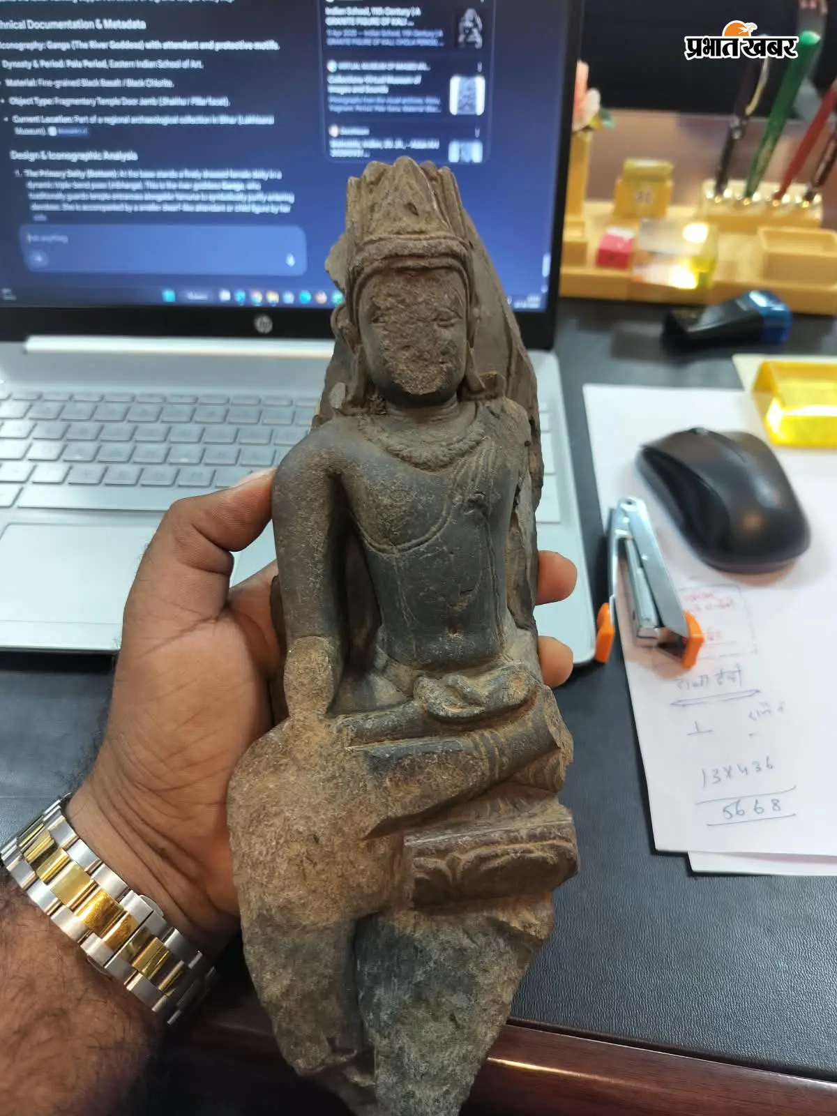 फोटो - बच्चों द्वारा संग्रहालय में पहुंचायी गयी भगवान बुद्ध की खंडित प्रतिमा फोटो - संग्रहालय में पहुंची प्रतिमा  फोटो - बालगुदर टीले मिट्टी कटाव का दृश्य  फोटो -संरक्षण के अभाव में राजकीय पुरातात्विक स्थल बालगुदर टीले पर ग्रमीणों द्वारा बिछाये गये गोबर के उपले | Prabhat Khabar Network