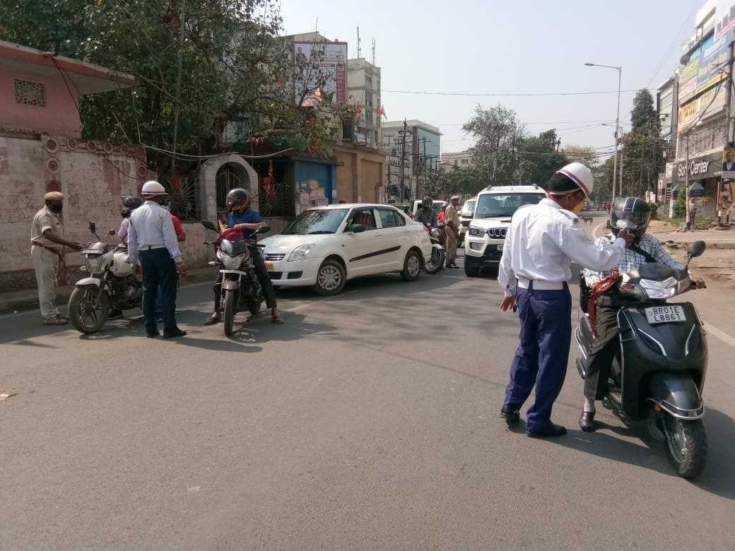 Bihar Locksdown 2nd Day LIVE Updates : औरंगाबाद के एमपी ने सांसद निधि से 1 करोड़ देने की घोषणा की