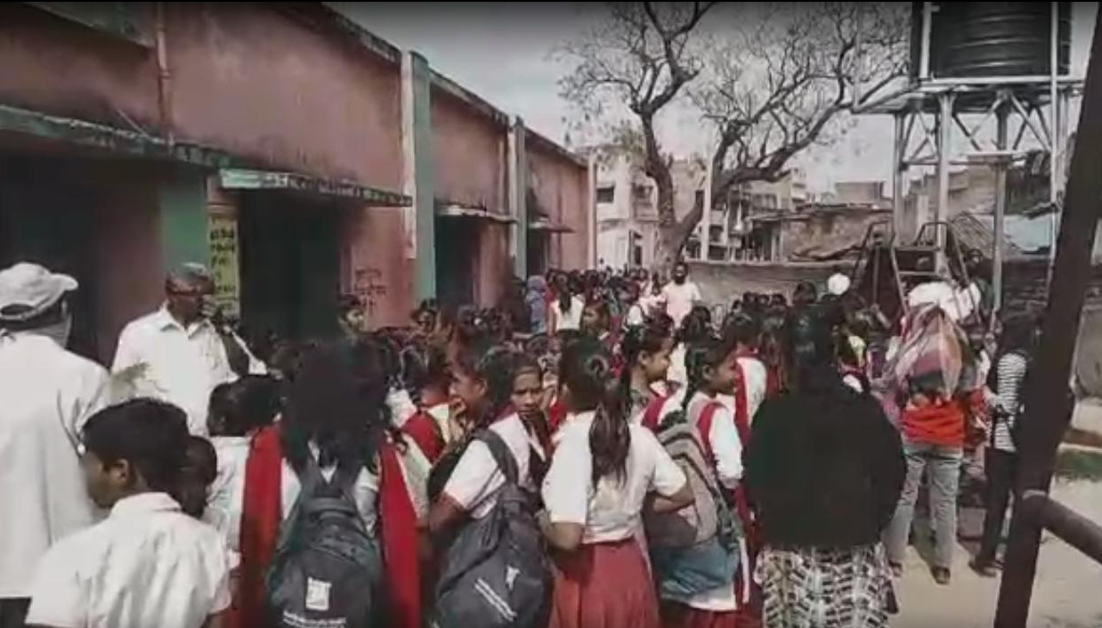 Coronavirus Lockdown Jharkhand LIVE : मालगाड़ी में छुपकर जा रहे थे मजदूर, पलामू में रेलवे अधिकारियों ने उतारा