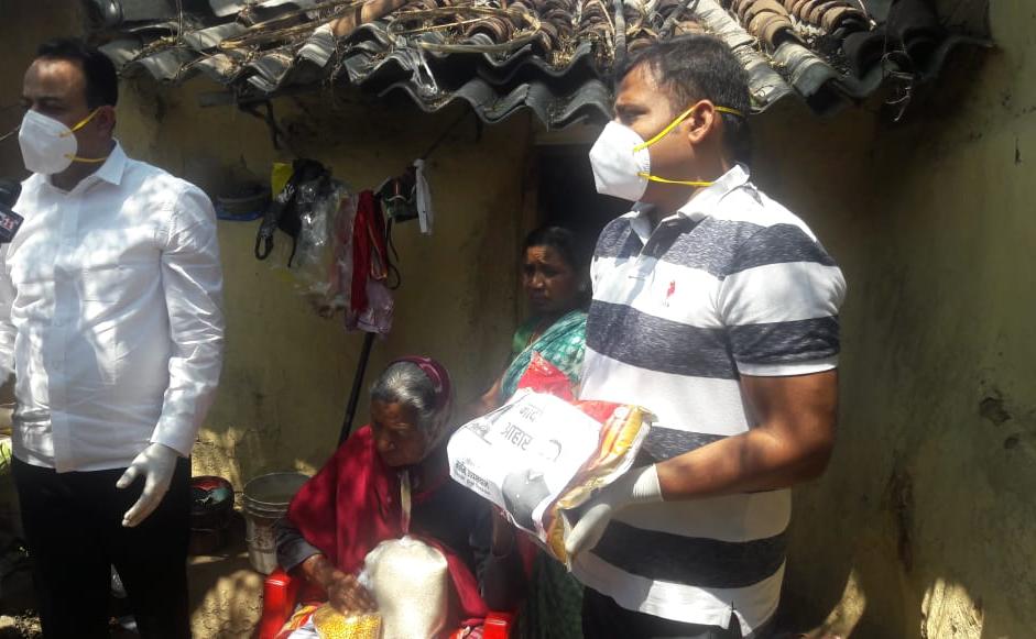 Coronavirus Lockdown Jharkhand LIVE: हटिया में लोगों को ‘मोदी आहार’, जमकर हो रहा विधायक का प्रचार