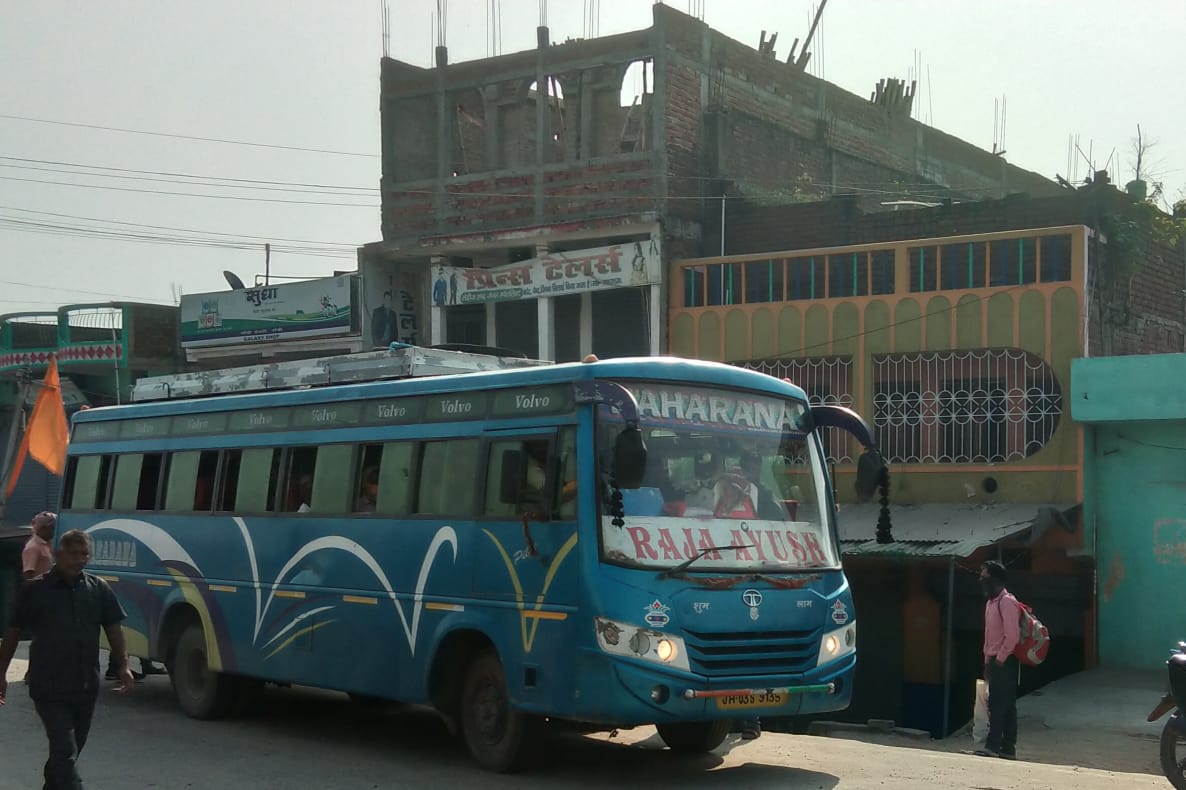 Jharkhand Lockdown : खूंटी में पुलिस ने जबरन बंद करायी दुकानें, लोगों को घरों में भेजा