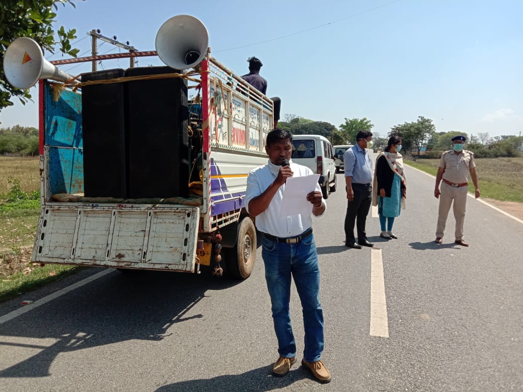 Jharkhand Lockdown : खूंटी में पुलिस ने जबरन बंद करायी दुकानें, लोगों को घरों में भेजा