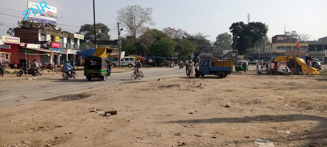 Jharkhand Lockdown : खूंटी में पुलिस ने जबरन बंद करायी दुकानें, लोगों को घरों में भेजा