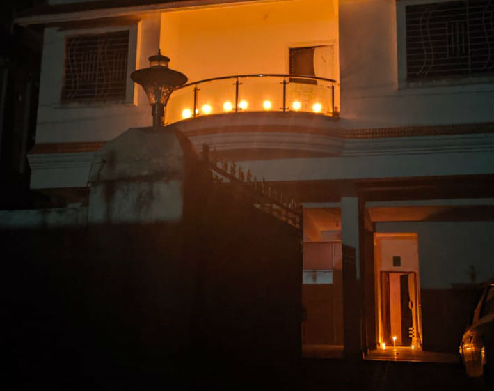 9 PM 9 Minute : ठीक 9 बजे और जल उठे करोड़ों दीये, दीपावली सा दिखा नजारा, कोरोना के खिलाफ एकजुट हुआ देश