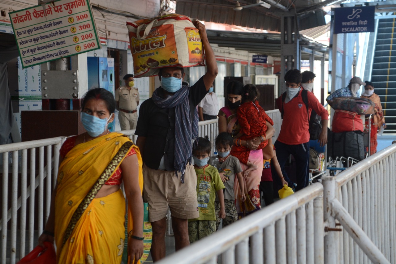 Coronavirus in Bihar, Updates : 
पटना के खाजपुरा में फिर से कोरोना का कहर, बिहार में आज 50 और मिले कोरोना मरीज, संक्रमितों की संख्या बढ़ कर 746 हुई 