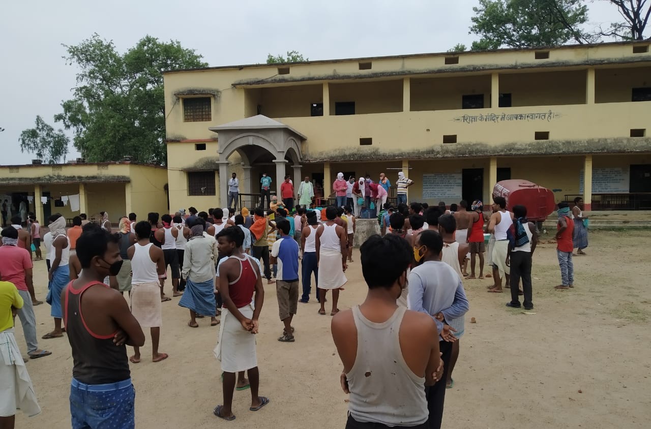 Coronavirus Lockdown Jharkhand: लेह से विमान से लौटे झारखंड के 60 श्रमिक, CM हेमंत ने एयरपोर्ट पर किया स्वागत